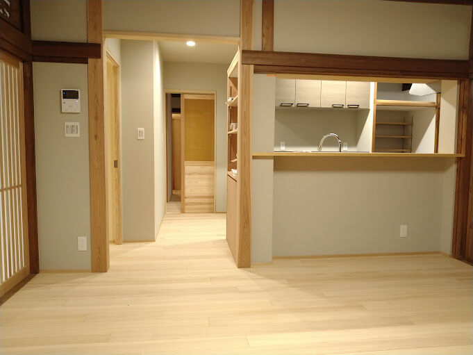 【大阪・堺市中区】もみの木の床とスピンオフで、伝統の佇まいを残すリフォーム
